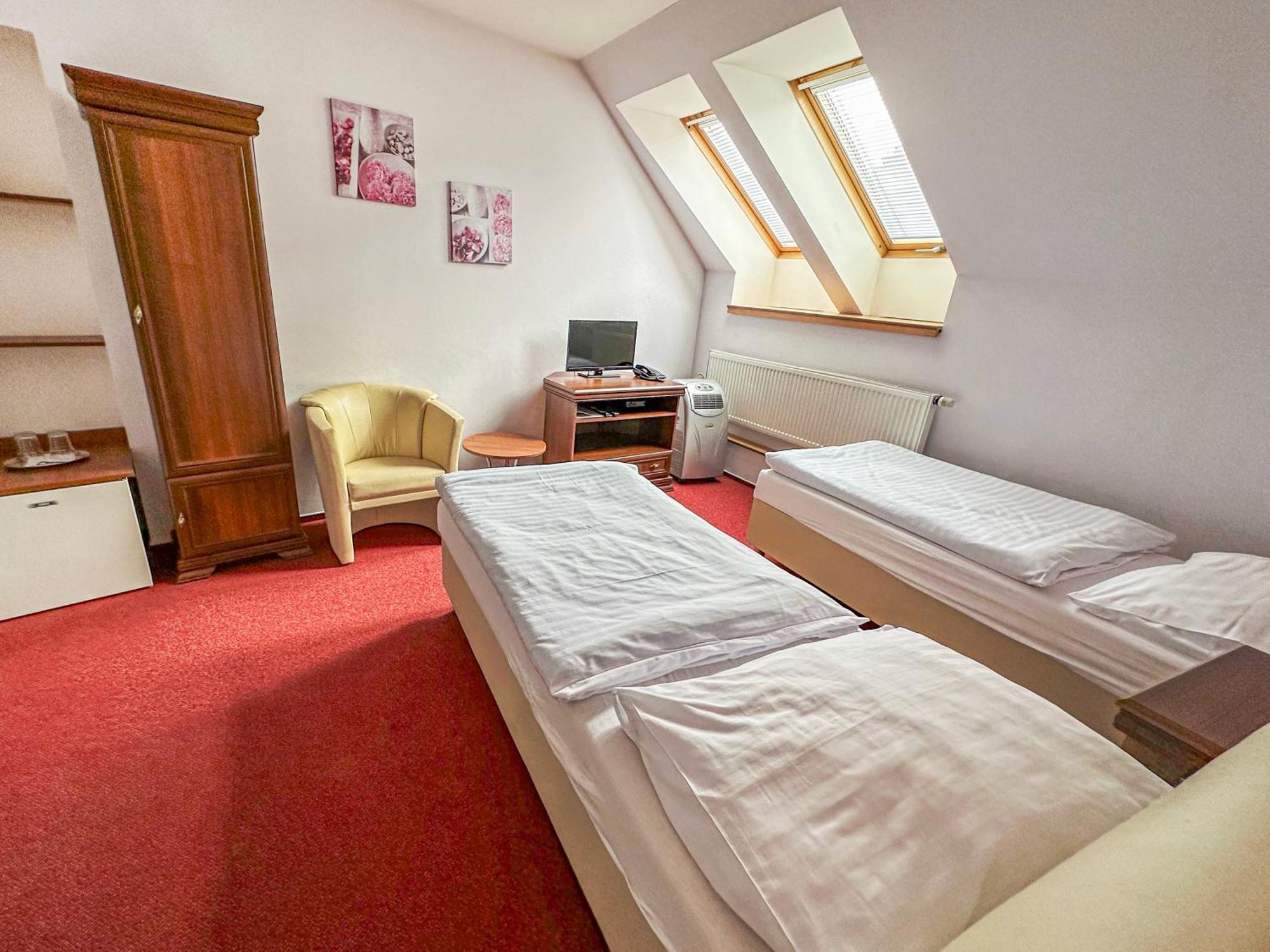 Hotel Ruzek Hranice  Bagian luar foto