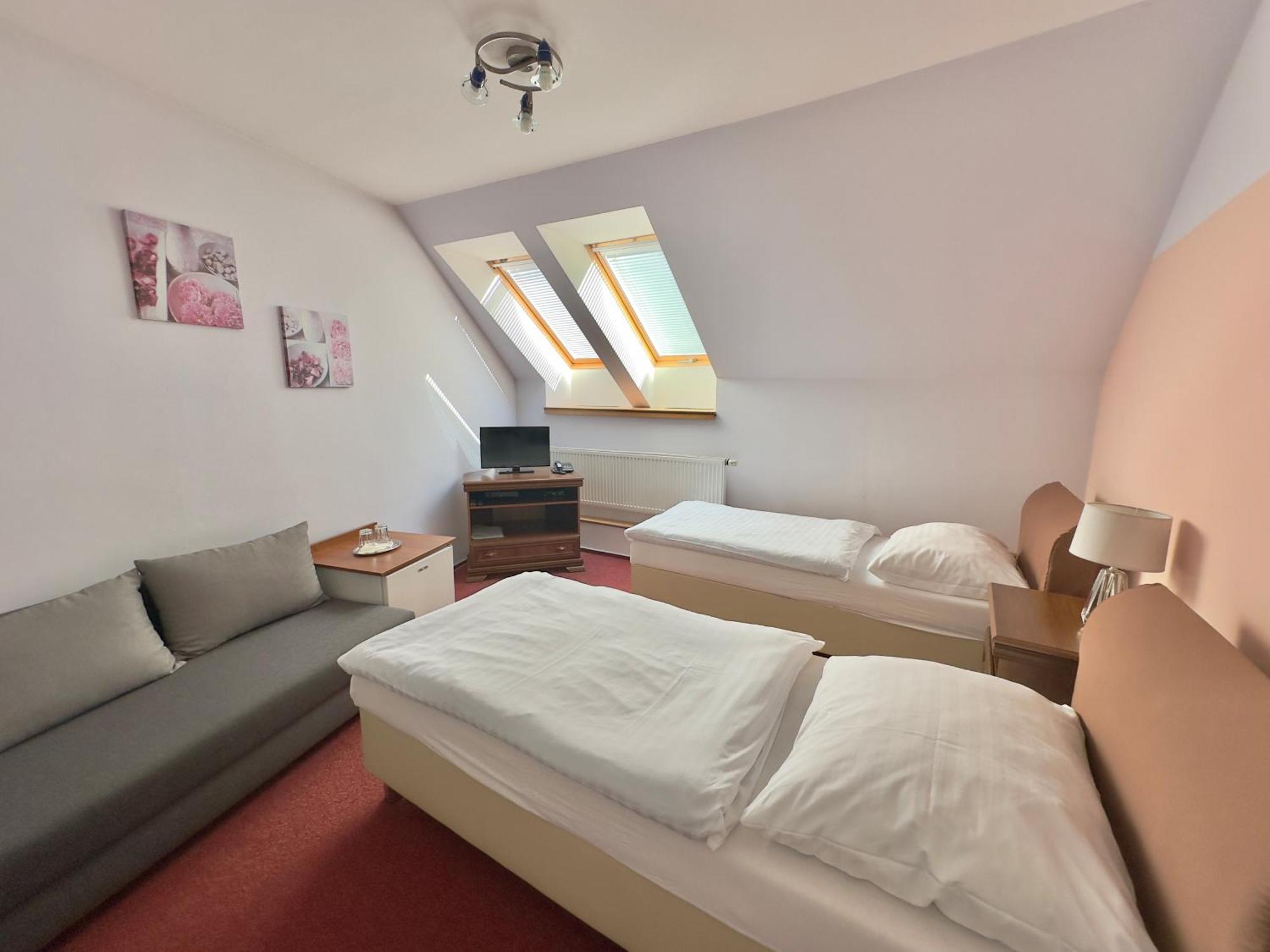 Hotel Ruzek Hranice  Bagian luar foto